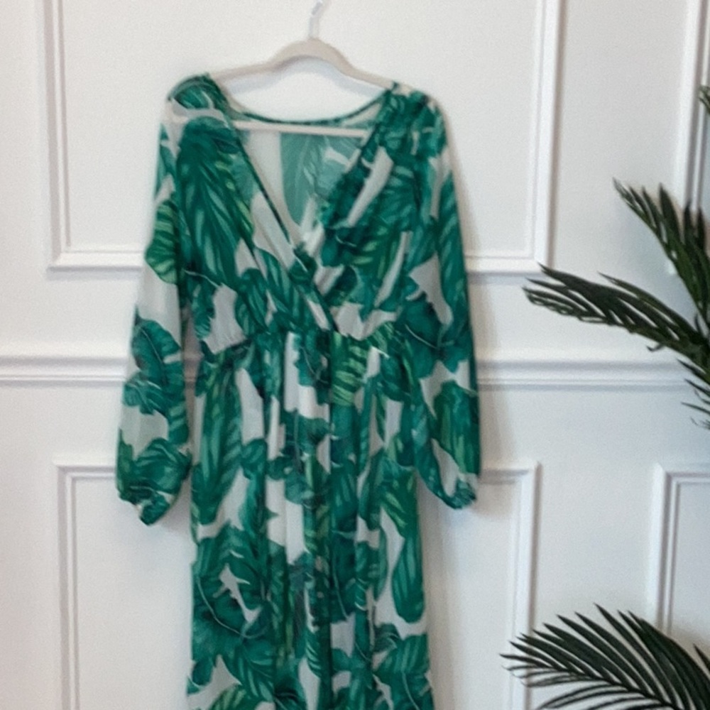 Green flowwy dress